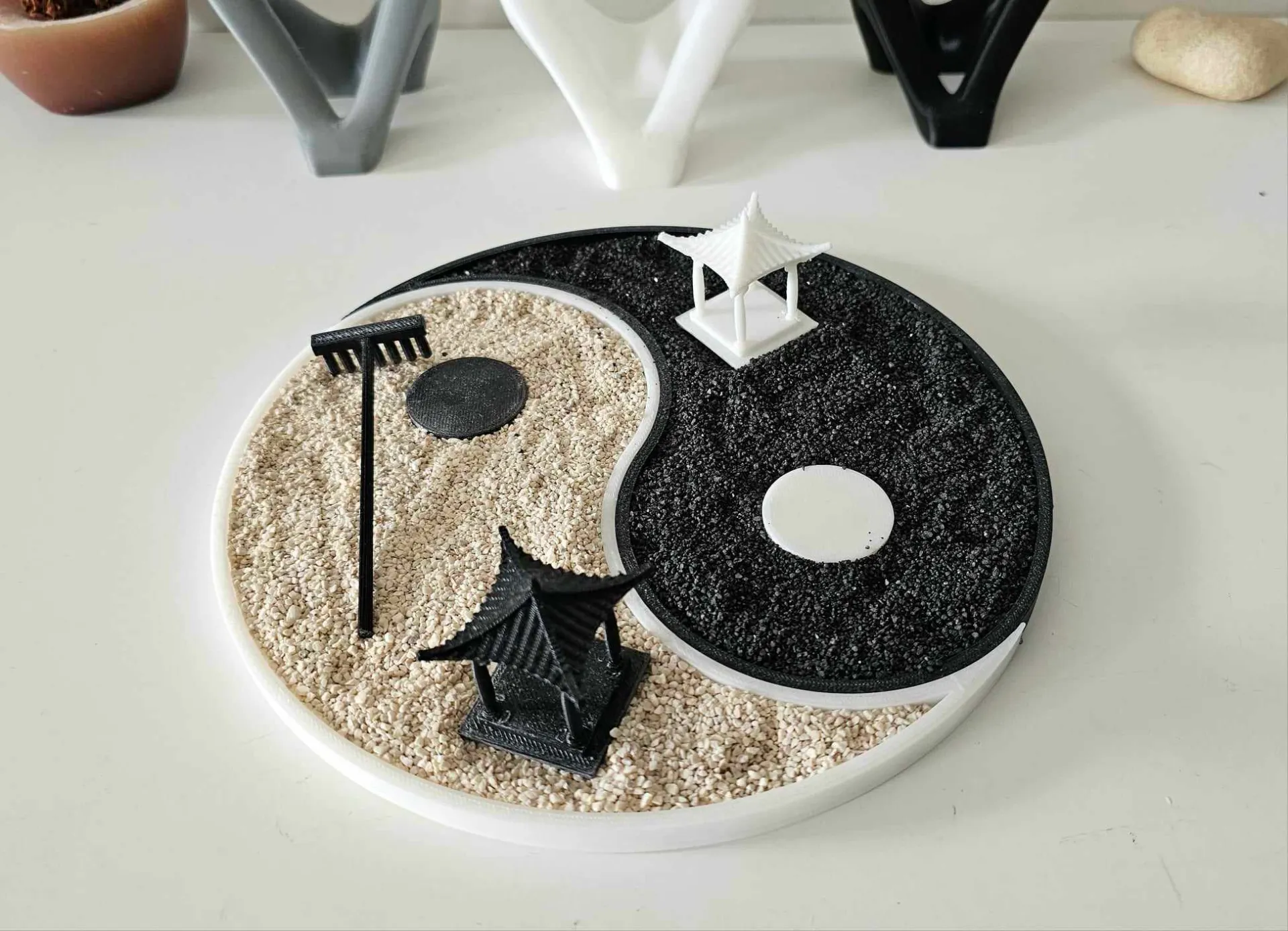 Jardín zen Yin Yang con rastrillo